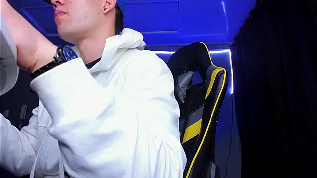 alexgiraldo   online show from October 2025 02:11:02 AM