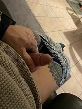 Maurinho3005 online show from February 2026 11:25:01 PM