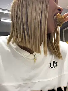 alisonn moon online show from November 2025 12:42:01 AM