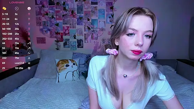 Snapshot of CortneyCane chatting on November 2025 07:27:01 PM CortneyCane online show from November 2025 07:27:01 PM