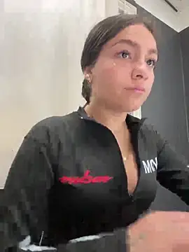 Alyha Cortes online show from September 2025 01:04:01 PM