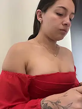 Alyha Cortes online show from October 2025 01:25:01 PM