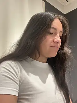 Alyha Cortes online show from November 2025 01:22:02 PM