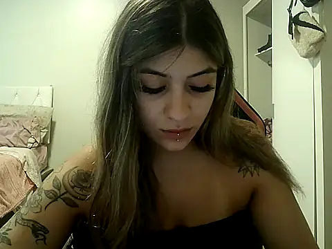 Snapshot of Becca_B chatting on February 2026 09:40:02 PM Becca B online show from February 2026 09:40:02 PM