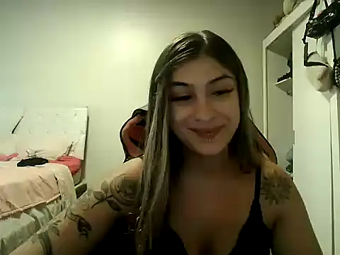 Snapshot of Becca_B chatting on February 2026 09:52:01 PM Becca B online show from February 2026 09:52:01 PM