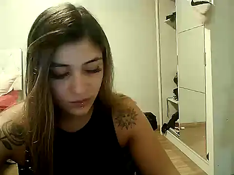 Snapshot of Becca_B chatting on February 2026 11:44:01 PM Becca B online show from February 2026 11:44:01 PM