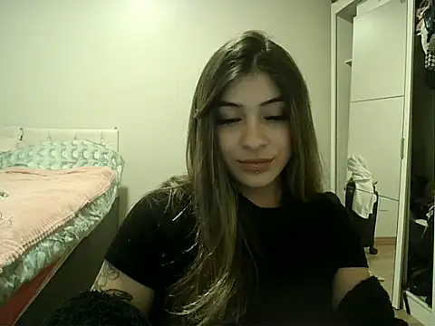 Snapshot of Becca_B chatting on May 2026 09:22:02 PM Becca B online show from May 2026 09:22:02 PM