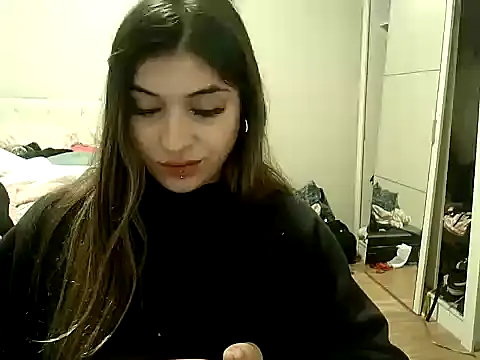 Snapshot of Becca_B chatting on May 2026 09:21:01 PM Becca B online show from May 2026 09:21:01 PM