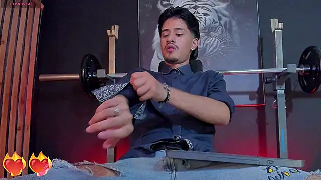 DimitriDeluxe online show from October 2025 08:21:02 PM