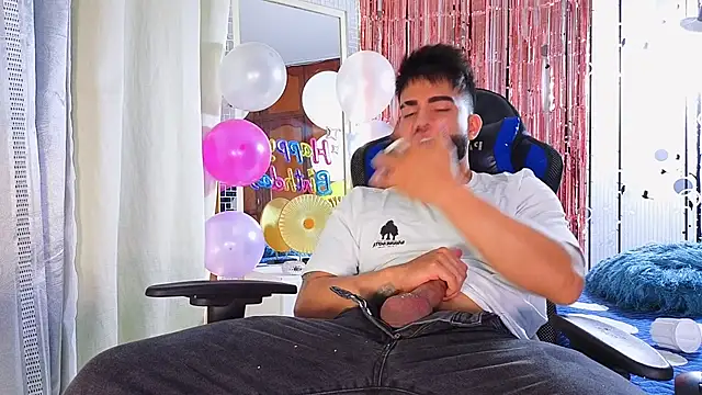 Snapshot of King_Draven3 chatting on November 2025 07:35:02 PM King Draven3 online show from November 2025 07:35:02 PM