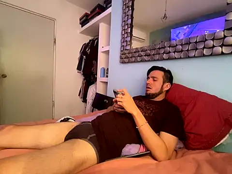 Snapshot of Alexitho25 chatting on November 2025 08:33:02 PM Alexitho25 online show from November 2025 08:33:02 PM