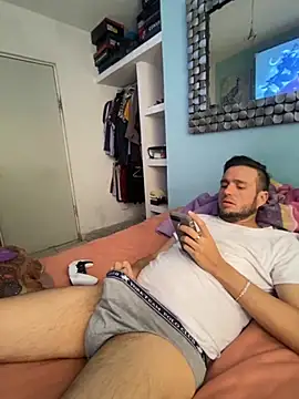 Snapshot of Alexitho25 chatting on November 2025 09:03:02 PM Alexitho25 online show from November 2025 09:03:02 PM