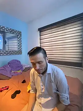 Snapshot of Alexitho25 chatting on November 2025 10:43:01 PM Alexitho25 online show from November 2025 10:43:01 PM