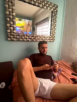 Snapshot of Alexitho25 chatting on November 2025 08:40:01 PM Alexitho25 online show from November 2025 08:40:01 PM