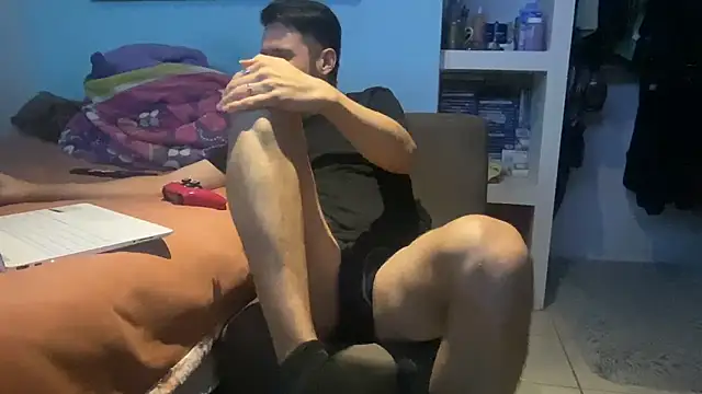 Snapshot of Alexitho25 chatting on November 2025 09:20:01 AM Alexitho25 online show from November 2025 09:20:01 AM