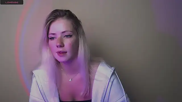 Snapshot of AliceHotty_ chatting on September 2025 12:30:01 PM AliceHotty online show from September 2025 12:30:01 PM