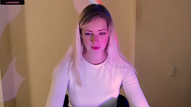 Snapshot of AliceHotty_ chatting on September 2025 09:47:02 AM AliceHotty online show from September 2025 09:47:02 AM