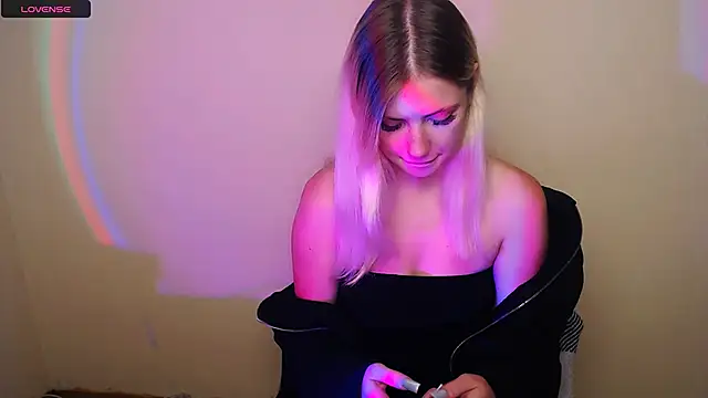 Snapshot of AliceHotty_ chatting on October 2025 10:15:02 AM AliceHotty online show from October 2025 10:15:02 AM