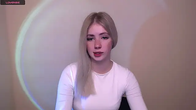 Snapshot of AliceHotty_ chatting on October 2025 12:19:01 PM AliceHotty online show from October 2025 12:19:01 PM