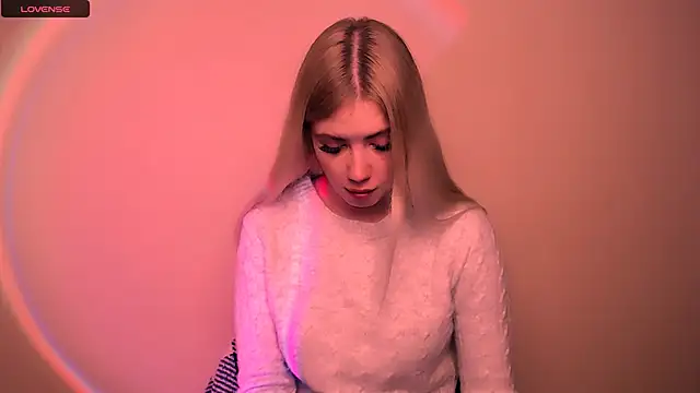 Snapshot of AliceHotty_ chatting on November 2025 07:51:01 AM AliceHotty online show from November 2025 07:51:01 AM