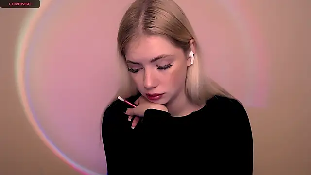 Snapshot of AliceHotty_ chatting on November 2025 08:02:02 AM AliceHotty online show from November 2025 08:02:02 AM