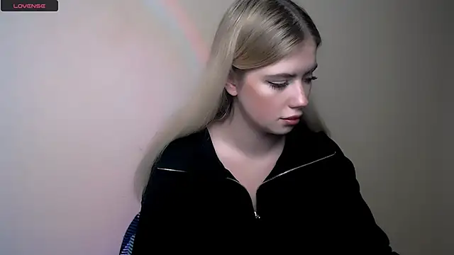 Snapshot of AliceHotty_ chatting on December 2025 02:23:01 PM AliceHotty online show from December 2025 02:23:01 PM