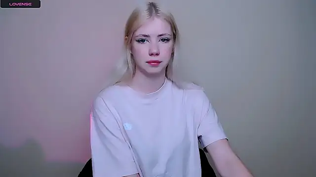 Snapshot of AliceHotty_ chatting on February 2026 08:29:02 AM AliceHotty online show from February 2026 08:29:02 AM