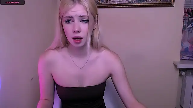 Snapshot of AliceHotty_ chatting on February 2026 08:49:01 AM AliceHotty online show from February 2026 08:49:01 AM