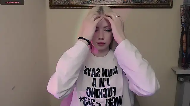 Snapshot of AliceHotty_ chatting on March 2026 08:58:02 AM AliceHotty online show from March 2026 08:58:02 AM