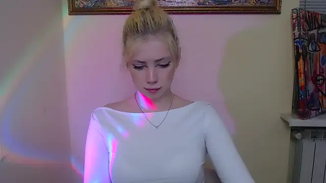 Snapshot of AliceHotty_ chatting on April 2026 07:17:01 AM AliceHotty online show from April 2026 07:17:01 AM