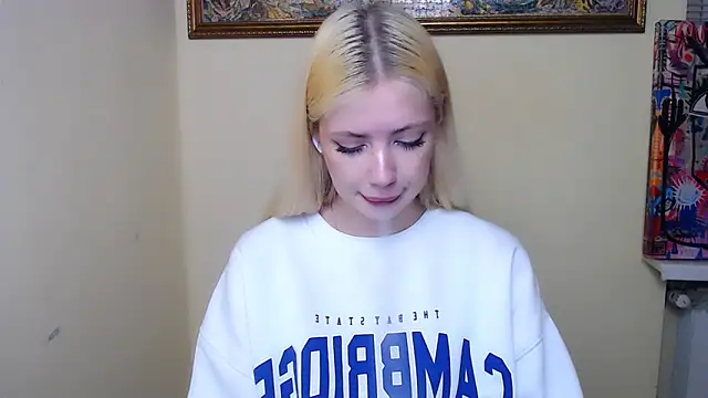 Snapshot of AliceHotty_ chatting on April 2026 06:51:01 AM AliceHotty online show from April 2026 06:51:01 AM