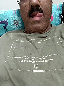 moonflower25 online show from February 2026 05:53:01 PM