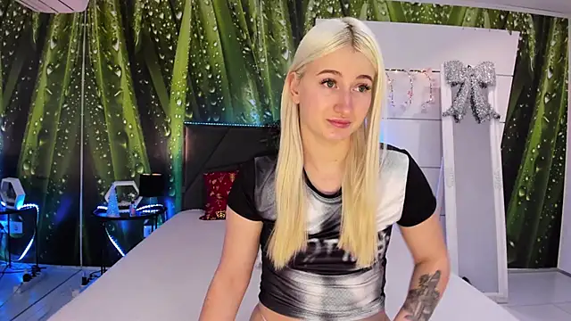 HollyTailors online show from December 2025 06:29:02 AM