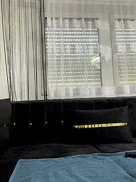 Emilia Mausi online show from September 2025 12:30:01 PM