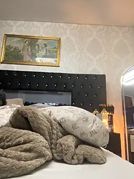 Emilia Mausi online show from December 2025 08:28:02 PM