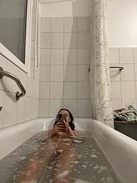 Emilia Mausi online show from April 2026 07:44:01 PM