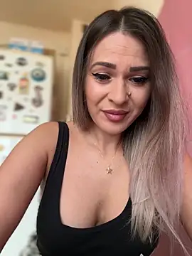 iSelena online show from September 2025 05:55:02 AM