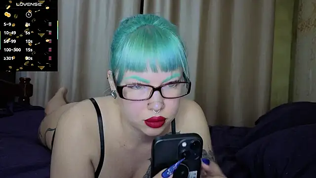 ritaluvswine online show from November 2025 07:58:02 PM