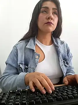 Snapshot of CAROLINE__07 chatting on November 2025 12:38:01 PM CAROLINE 07 online show from November 2025 12:38:01 PM