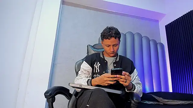  Leohot  online show from November 2025 03:28:02 AM