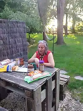 Feelineducentre online show from September 2025 03:56:02 PM