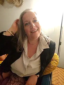 Feelineducentre online show from February 2026 06:11:01 PM