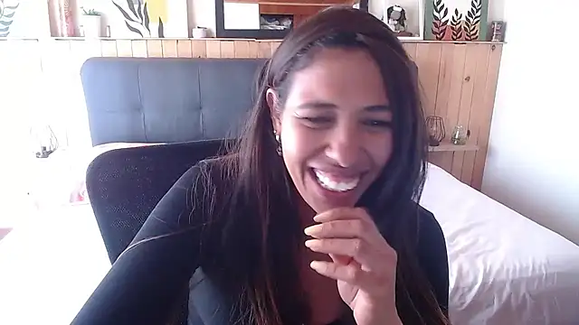 IVONNE COLLINS33 online show from September 2025 04:40:01 PM