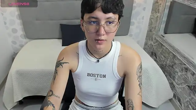 Snapshot of emahills__axelrose chatting on September 2025 08:19:01 PM emahills axelrose online show from September 2025 08:19:01 PM
