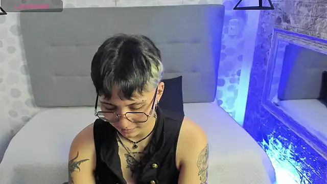 Snapshot of emahills__axelrose chatting on September 2025 02:23:01 AM emahills axelrose online show from September 2025 02:23:01 AM