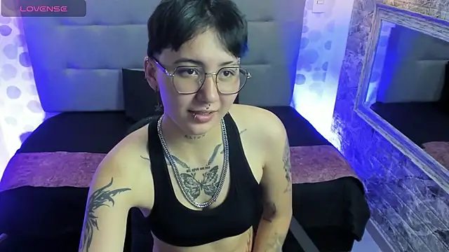Snapshot of emahills__axelrose chatting on September 2025 08:33:01 PM emahills axelrose online show from September 2025 08:33:01 PM