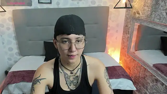 Snapshot of emahills__axelrose chatting on October 2025 01:58:02 AM emahills axelrose online show from October 2025 01:58:02 AM