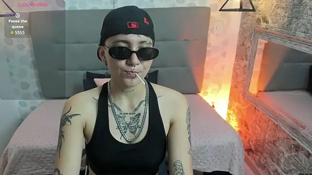 Snapshot of emahills__axelrose chatting on October 2025 05:06:01 AM emahills axelrose online show from October 2025 05:06:01 AM
