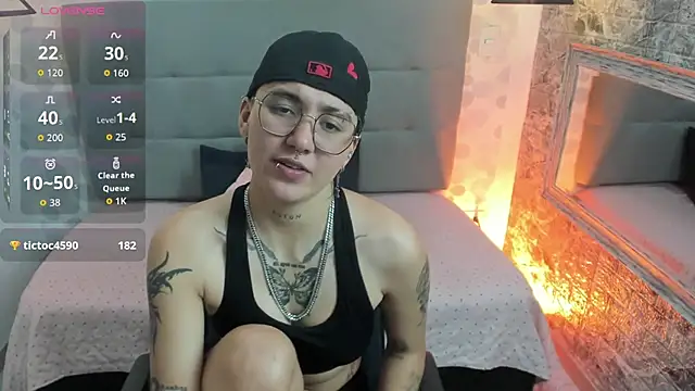 Snapshot of emahills__axelrose chatting on October 2025 03:06:02 AM emahills axelrose online show from October 2025 03:06:02 AM