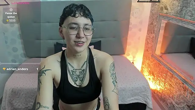 Snapshot of emahills__axelrose chatting on October 2025 03:40:02 AM emahills axelrose online show from October 2025 03:40:02 AM